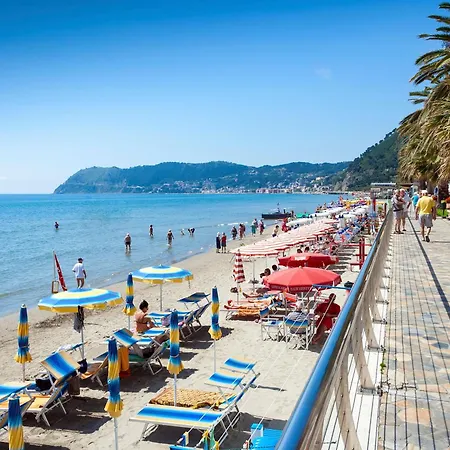 Apartman Il Regno Di Monica Attico Near The Sea - Happy