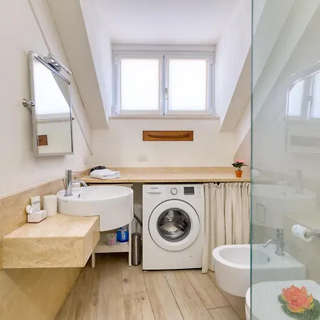 Il Regno Di Monica Attico Near The Sea - Happy Apartman