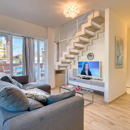 Il Regno Di Monica Attico Near The Sea - Happy Apartman